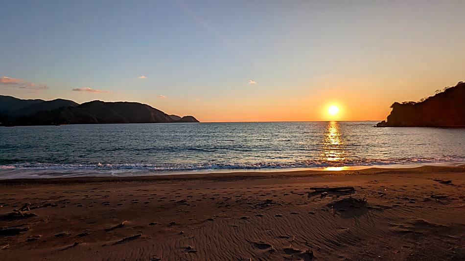 浜辺の夕暮れ